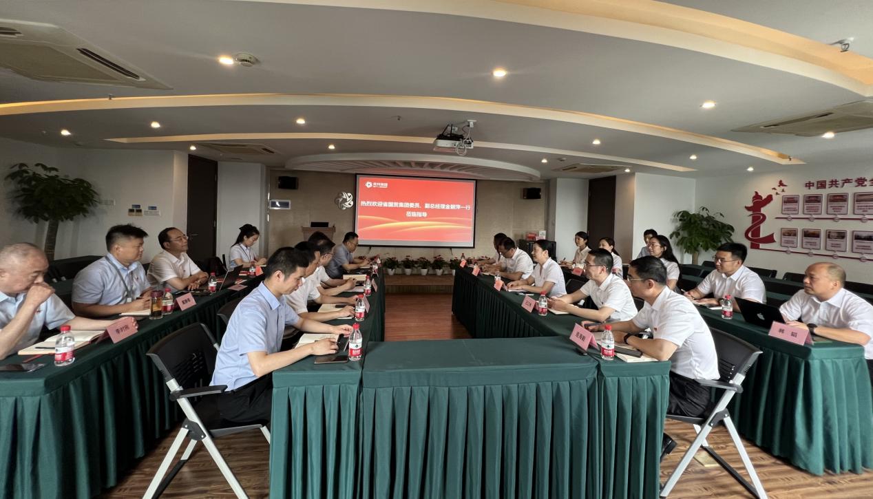 省国贸集团党委委员、副总经理金朝萍来英特生物宣讲主题教育专题党课